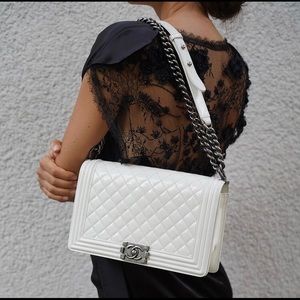 CHANEL💎
Patent  Quilted New Medium Boy💎